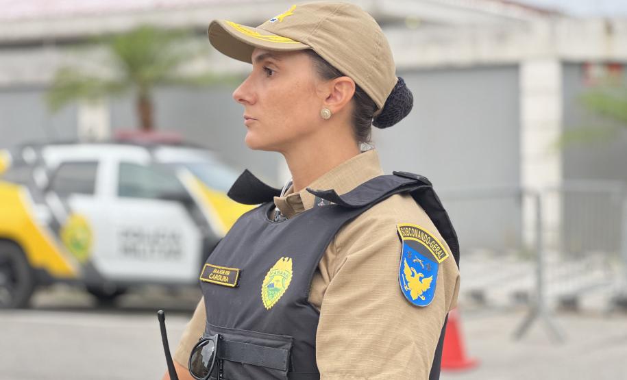 Mesmo com a chuva que caiu durante parte da apresentação, o público permaneceu no local