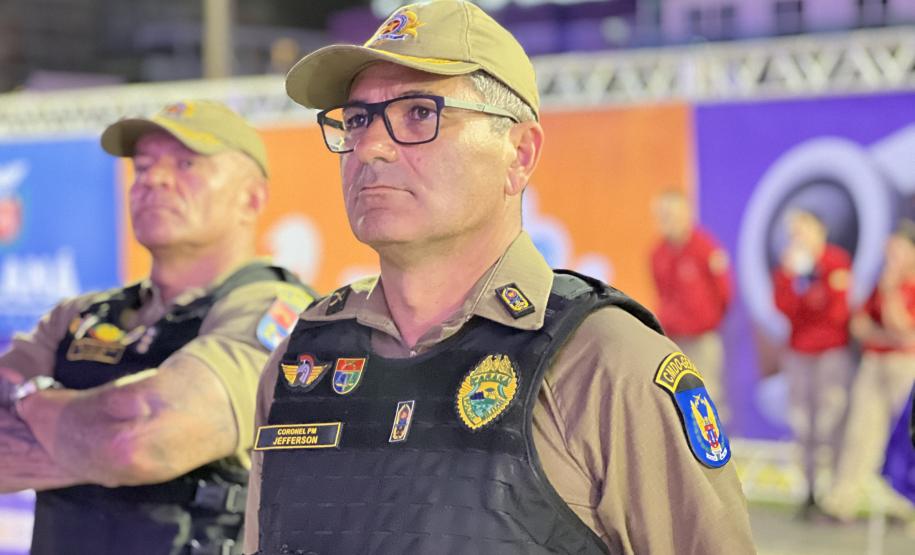 Mesmo com a chuva que caiu durante parte da apresentação, o público permaneceu no local