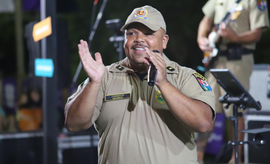 Com grande público presente, a apresentação aconteceu no estande da emissora, transformando a noite em um verdadeiro espetáculo musical à beira-mar