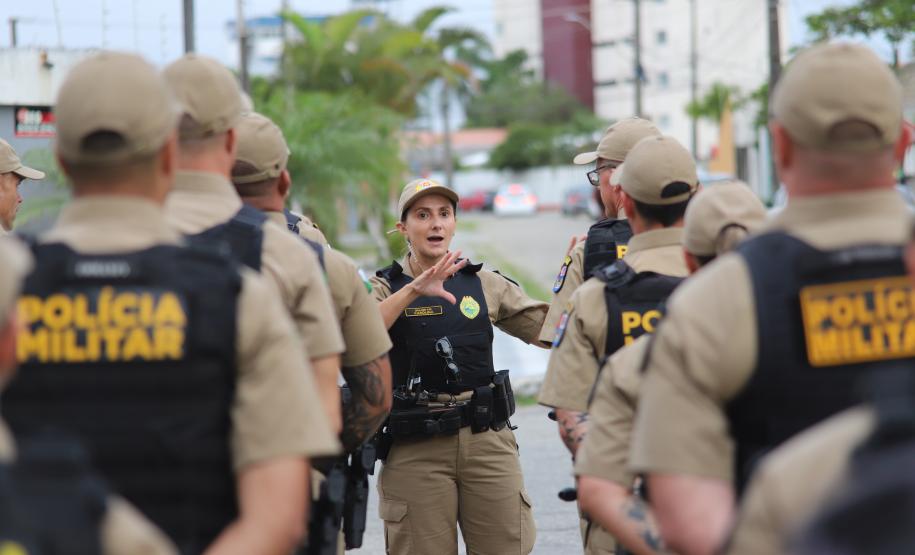 Mesmo com a chuva que caiu durante parte da apresentação, o público permaneceu no local