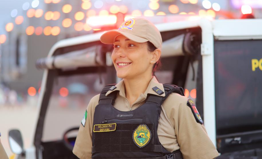 Mesmo com a chuva que caiu durante parte da apresentação, o público permaneceu no local