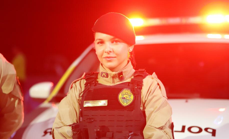 Mesmo com a chuva que caiu durante parte da apresentação, o público permaneceu no local