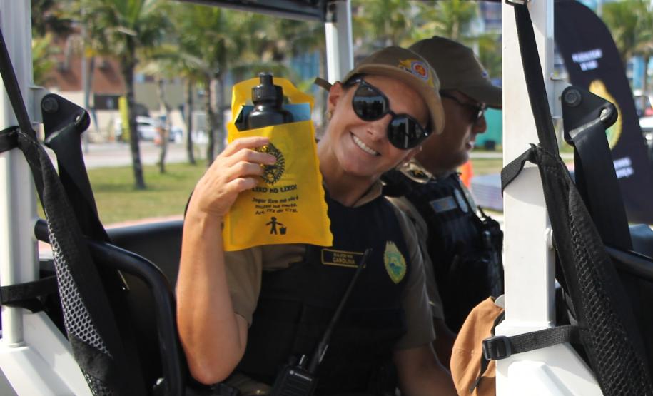 Cinto afivelado e sorriso no rosto: a “Voltinha UTV PMPR” conquista a criançada no litoral