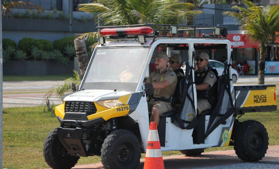 Cinto afivelado e sorriso no rosto: a “Voltinha UTV PMPR” conquista a criançada no litoral