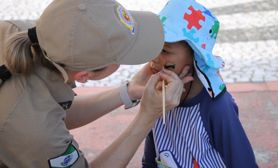 Cinto afivelado e sorriso no rosto: a “Voltinha UTV PMPR” conquista a criançada no litoral