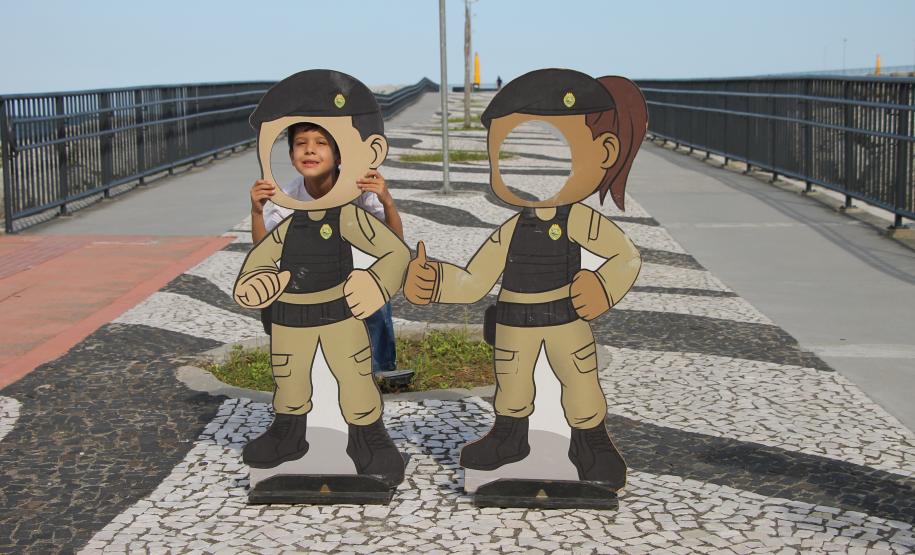 Cinto afivelado e sorriso no rosto: a “Voltinha UTV PMPR” conquista a criançada no litoral