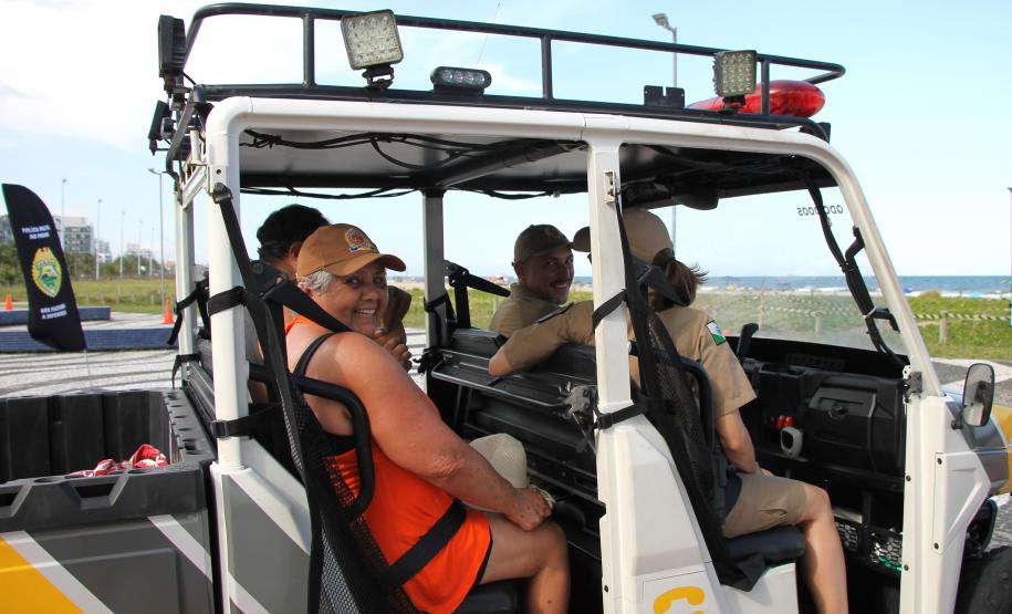 Cinto afivelado e sorriso no rosto: a “Voltinha UTV PMPR” conquista a criançada no litoral