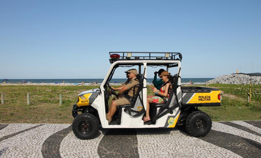 Cinto afivelado e sorriso no rosto: a “Voltinha UTV PMPR” conquista a criançada no litoral