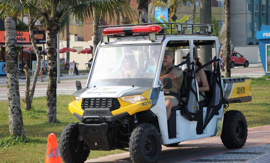 Cinto afivelado e sorriso no rosto: a “Voltinha UTV PMPR” conquista a criançada no litoral