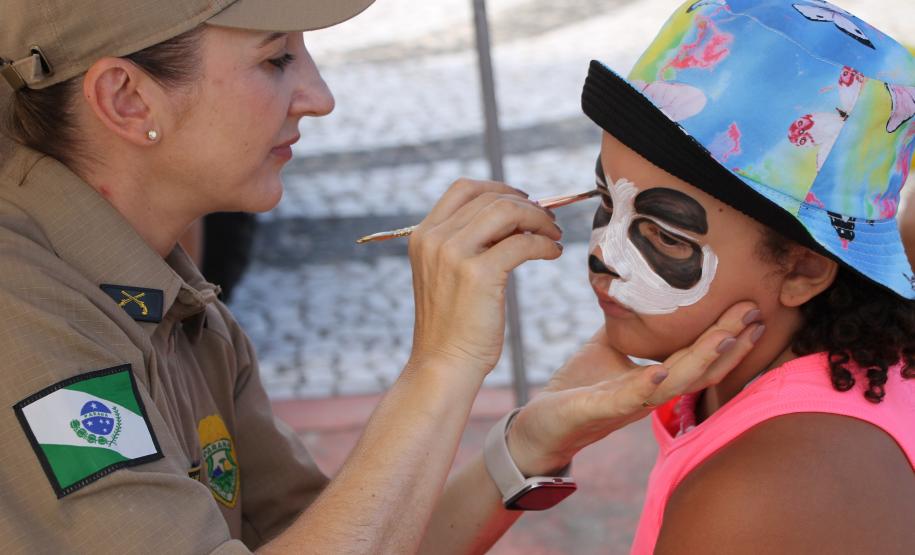 Cinto afivelado e sorriso no rosto: a “Voltinha UTV PMPR” conquista a criançada no litoral
