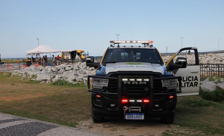 Cinto afivelado e sorriso no rosto: a “Voltinha UTV PMPR” conquista a criançada no litoral