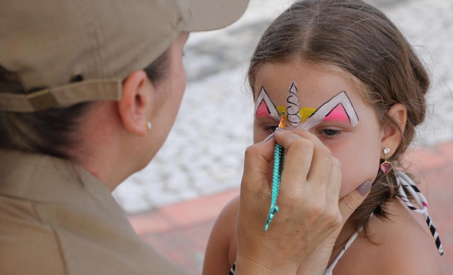 Cinto afivelado e sorriso no rosto: a “Voltinha UTV PMPR” conquista a criançada no litoral