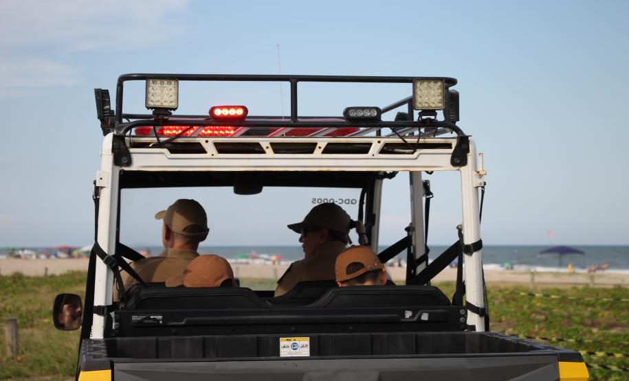 Cinto afivelado e sorriso no rosto: a “Voltinha UTV PMPR” conquista a criançada no litoral