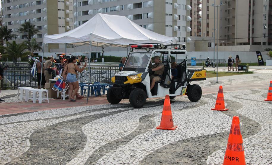 Cinto afivelado e sorriso no rosto: a “Voltinha UTV PMPR” conquista a criançada no litoral