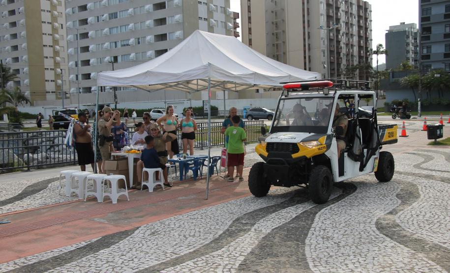 Cinto afivelado e sorriso no rosto: a “Voltinha UTV PMPR” conquista a criançada no litoral