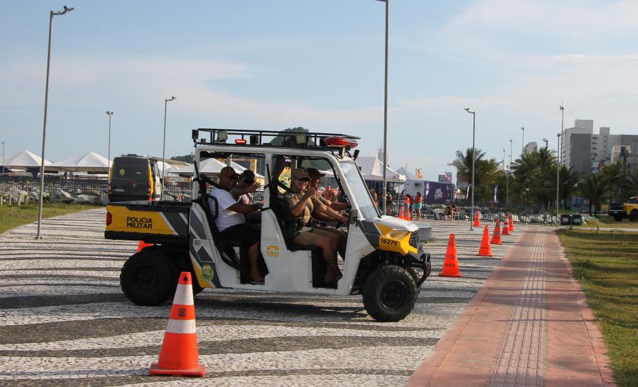 Cinto afivelado e sorriso no rosto: a “Voltinha UTV PMPR” conquista a criançada no litoral