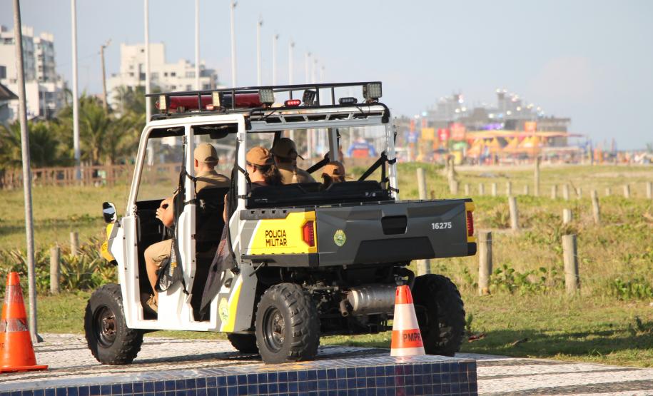 Cinto afivelado e sorriso no rosto: a “Voltinha UTV PMPR” conquista a criançada no litoral