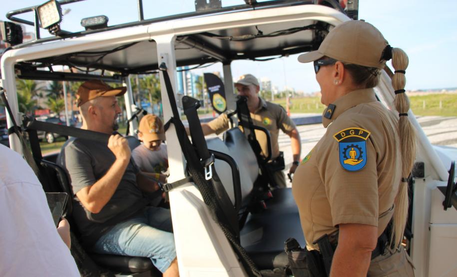 Cinto afivelado e sorriso no rosto: a “Voltinha UTV PMPR” conquista a criançada no litoral