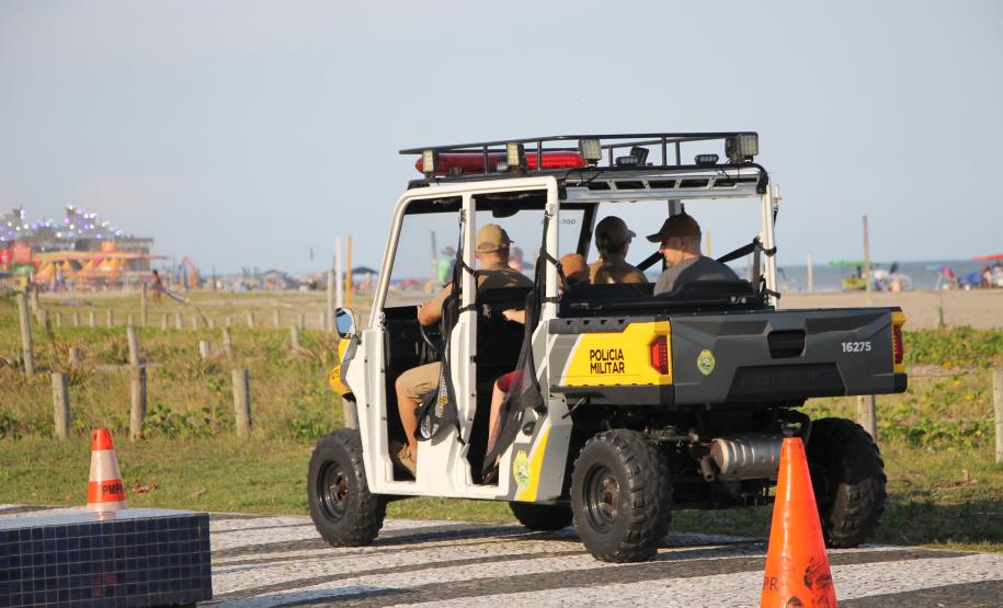 Cinto afivelado e sorriso no rosto: a “Voltinha UTV PMPR” conquista a criançada no litoral
