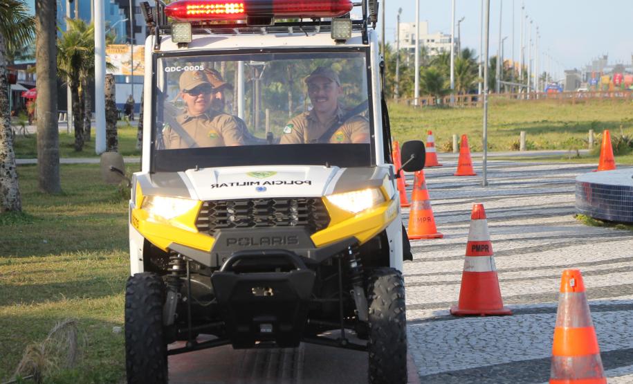 Cinto afivelado e sorriso no rosto: a “Voltinha UTV PMPR” conquista a criançada no litoral