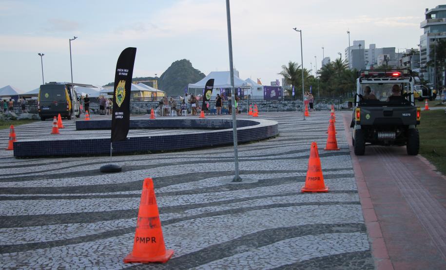 Cinto afivelado e sorriso no rosto: a “Voltinha UTV PMPR” conquista a criançada no litoral