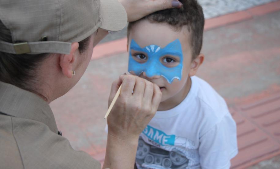 Cinto afivelado e sorriso no rosto: a “Voltinha UTV PMPR” conquista a criançada no litoral