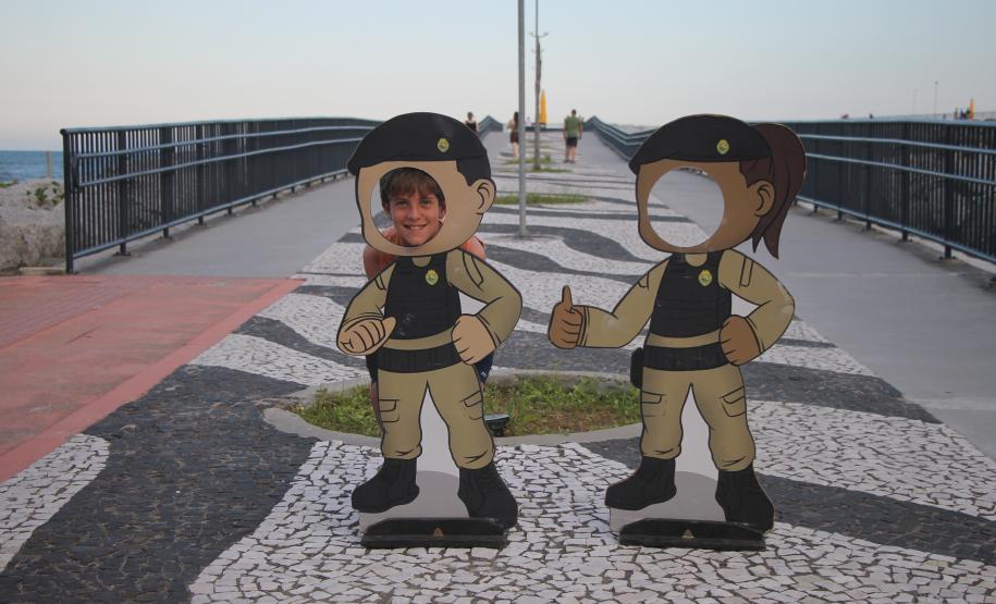 Cinto afivelado e sorriso no rosto: a “Voltinha UTV PMPR” conquista a criançada no litoral