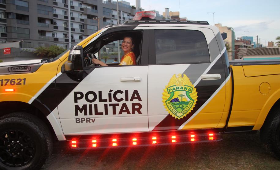 Cinto afivelado e sorriso no rosto: a “Voltinha UTV PMPR” conquista a criançada no litoral