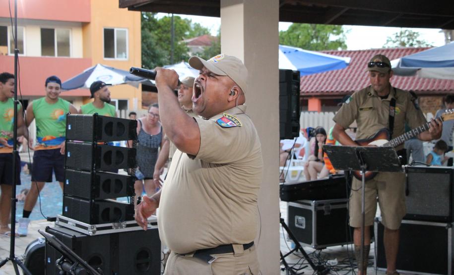 Banda da PMPR transforma a Colônia de Férias em um verdadeiro show de alegria