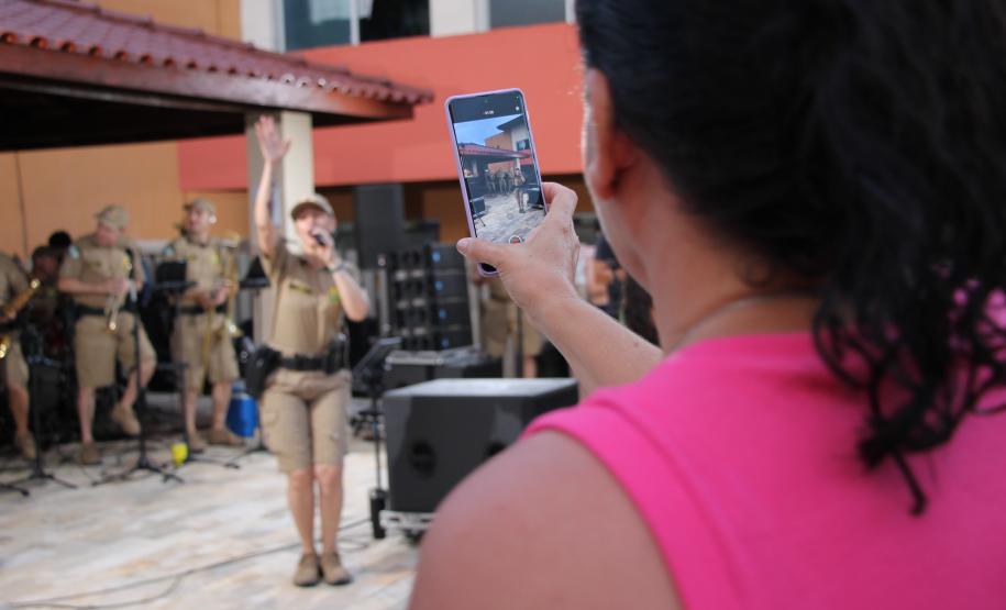 Banda da PMPR transforma a Colônia de Férias em um verdadeiro show de alegria