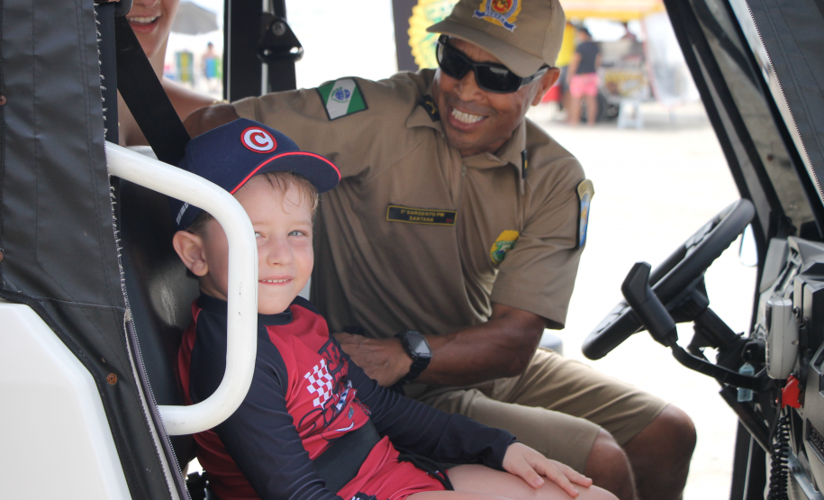 UTVs aproximam PMPR das famílias em Ipanema, Pontal do Paraná.
