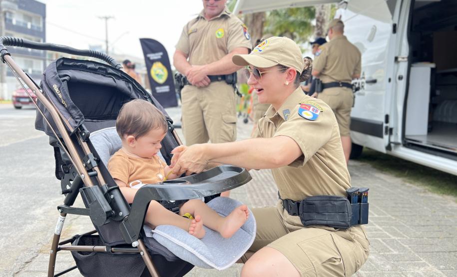 Durante a ação, os policiais militares interagiram de forma direta e acolhedora com moradores e veranistas