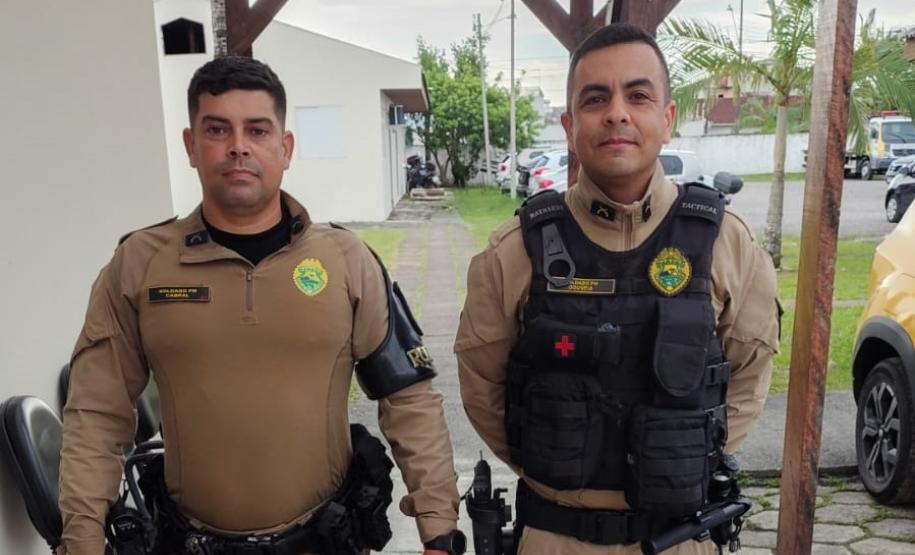 Diante do risco iminente de afogamento, os policiais da Patrulha Rural agiram de forma imediata e entraram no rio para prestar socorro