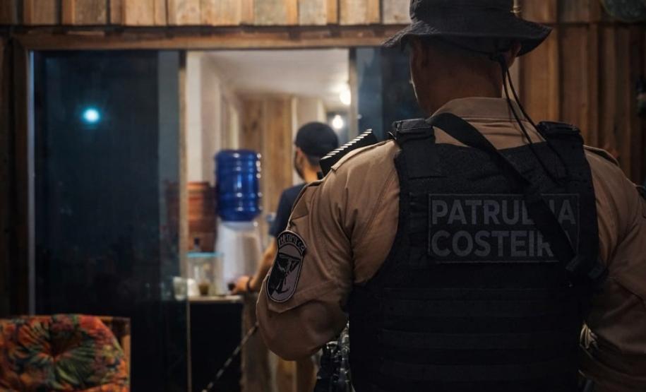 Ao todo, foram apreendidos seis vasos contendo maconha