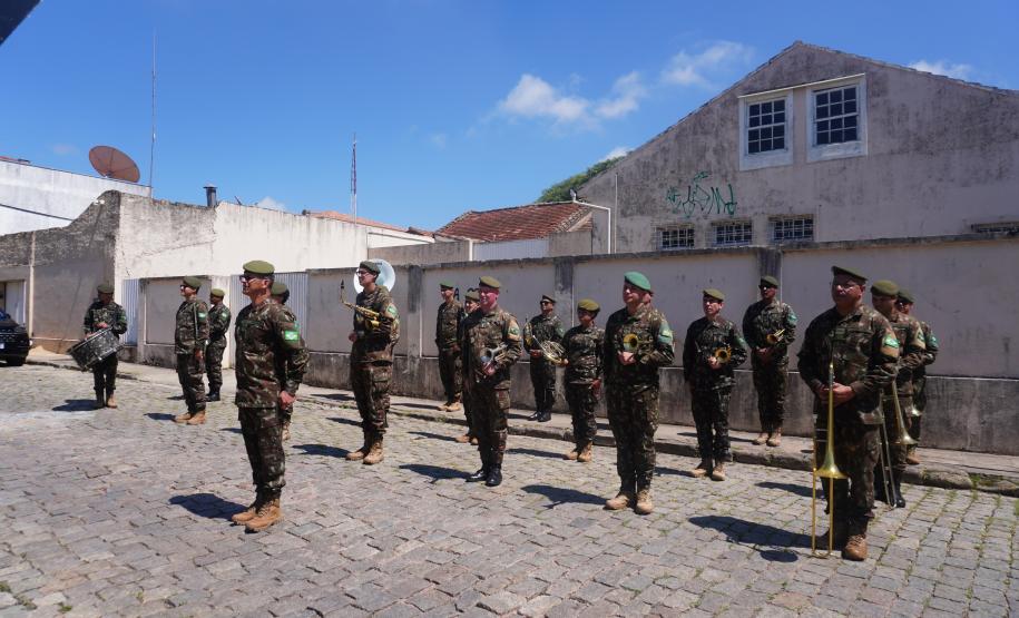 PMPR participa de solenidade em homenagem aos 132 anos do Cerco da Lapa