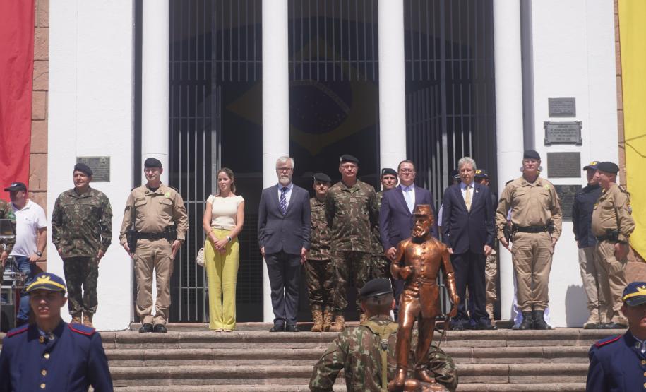 PMPR participa de solenidade em homenagem aos 132 anos do Cerco da Lapa