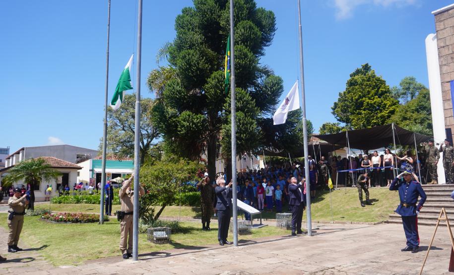PMPR participa de solenidade em homenagem aos 132 anos do Cerco da Lapa