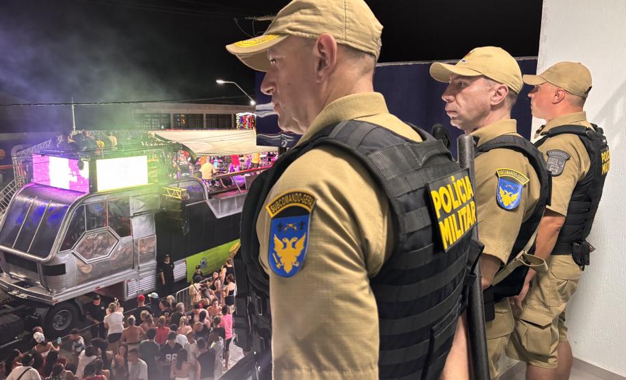 Alegria e proteção policial definem o penúltimo dia da folia em Guaratuba