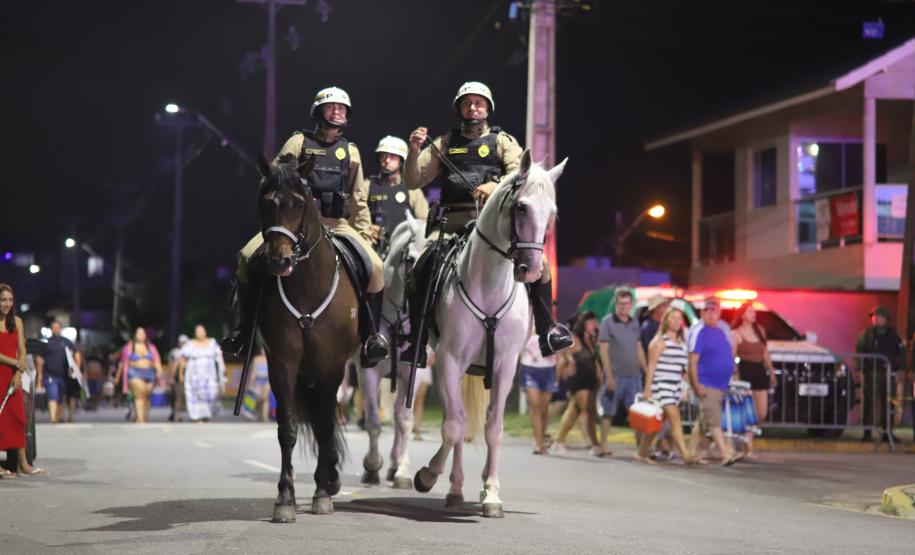 Com planejamento operacional previamente definido, a PMPR empregou efetivo reforçado em pontos estratégicos da cidade,