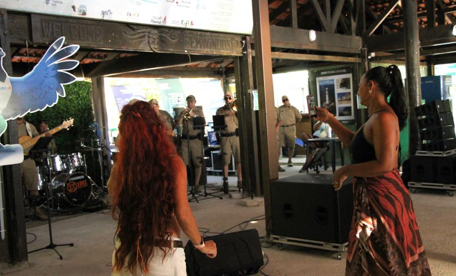 Banda da PMPR encanta público em apresentação inédita na Ilha do Mel