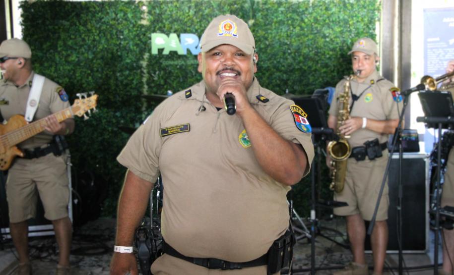 Banda da PMPR encanta público em apresentação inédita na Ilha do Mel
