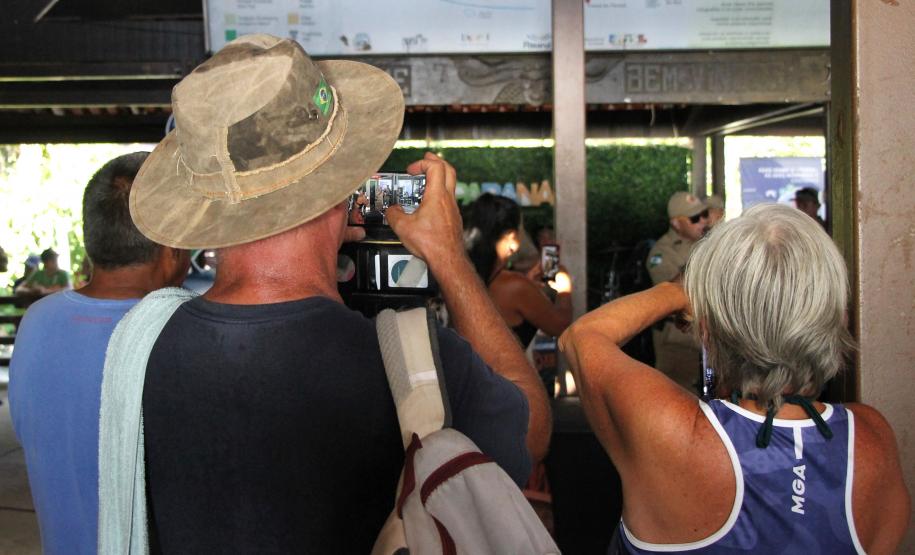Banda da PMPR encanta público em apresentação inédita na Ilha do Mel