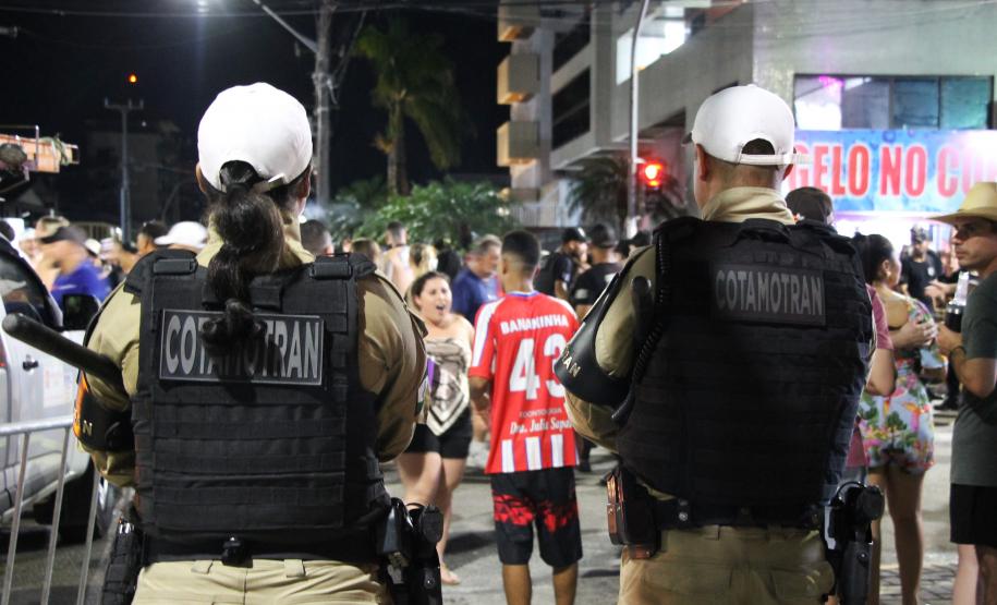 Alegria e proteção policial definem o penúltimo dia da folia em Guaratuba