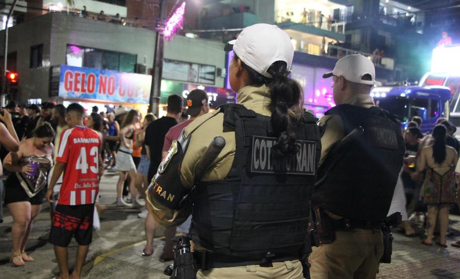 Alegria e proteção policial definem o penúltimo dia da folia em Guaratuba