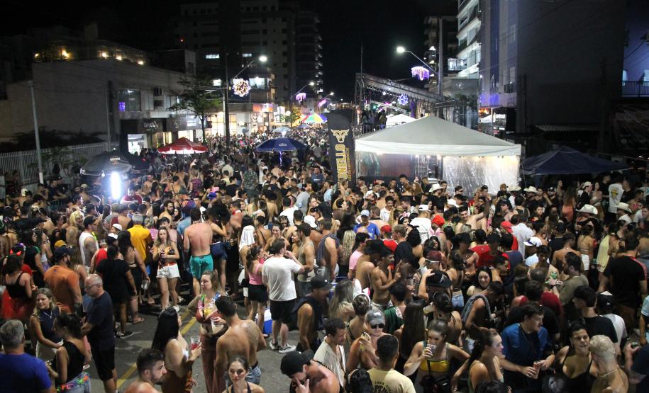 Alegria e proteção policial definem o penúltimo dia da folia em Guaratuba