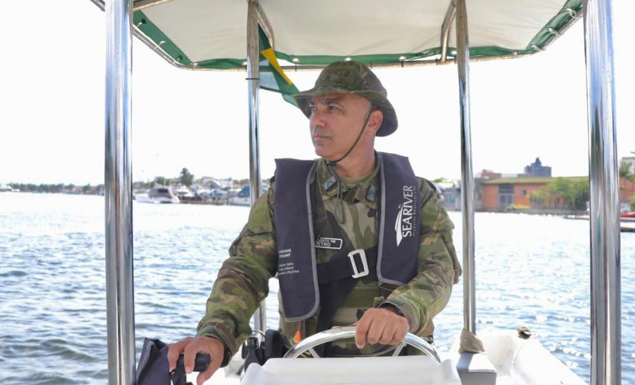 PMPR intensifica patrulhamento náutico para garantir proteção à fauna marinha no verão