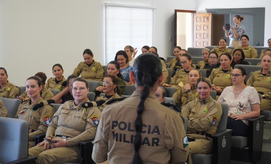PMPR promove encontro “Chá de Rosas” e debate identidade feminina entre policiais militares