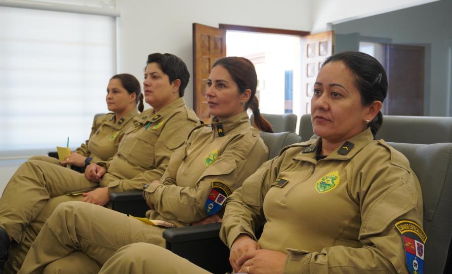 PMPR promove encontro “Chá de Rosas” e debate identidade feminina entre policiais militares