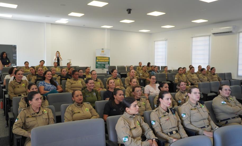PMPR promove encontro “Chá de Rosas” e debate identidade feminina entre policiais militares