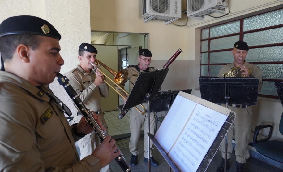 PMPR promove encontro “Chá de Rosas” e debate identidade feminina entre policiais militares
